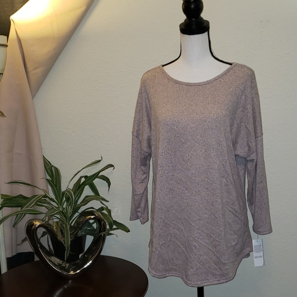 12 Thompson blush colored top with 3/4 sleeves